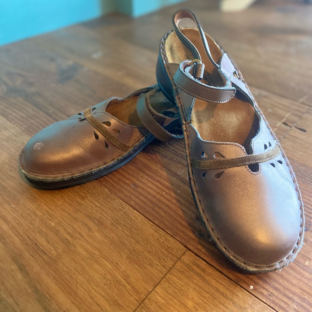 Genuine leather Naot Sandals